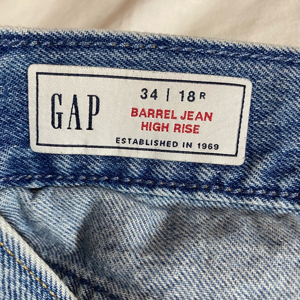 GAP Light Wash High-Rise Barrel Jeans Size 18/Waist 34 Like New